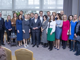 11 prezesów międzynarodowych firm w Polsce w ramach Klubu Male Champions of Change podjęło się zwiększeniu liczby kobiet na wysokich stanowiskach, likwidacji luki płacowej i wprowadzanie narzędzi sprzyjających lepszemu wykorzystaniu talentów obu płci