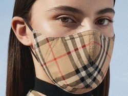 Fatalny efekt MASKNE. Co się dzieje ze skórą twarzy, na której długo nosi się maseczkę ochronną?