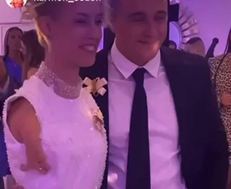 Devojka sa krilima, venčanje