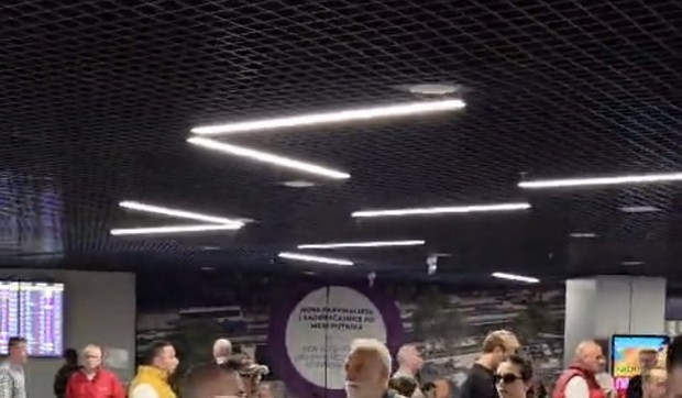 Anica i Lazar Ristovski na aerodromu