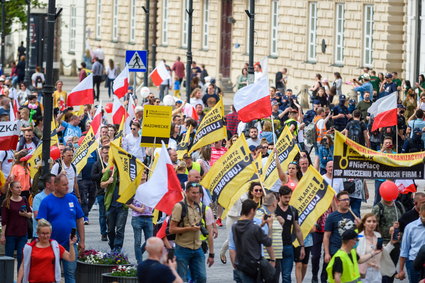 Polacy wyjdą na ulice. Szykuje się lato protestów