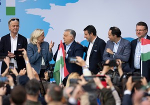 Gert Vilders, Marin Le Pen, Viktor Orban, Mateo Salvini, Tom Van Griken i Ainars Šlesers na konferenciji CPAC Mađarska u Budimpešti 23. marta