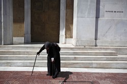 Historia dała już lekcję Atenom. Wyjście Grecji z euro ma swój precedens