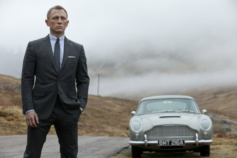 James Bond i jego kultowy Aston Martin DB5