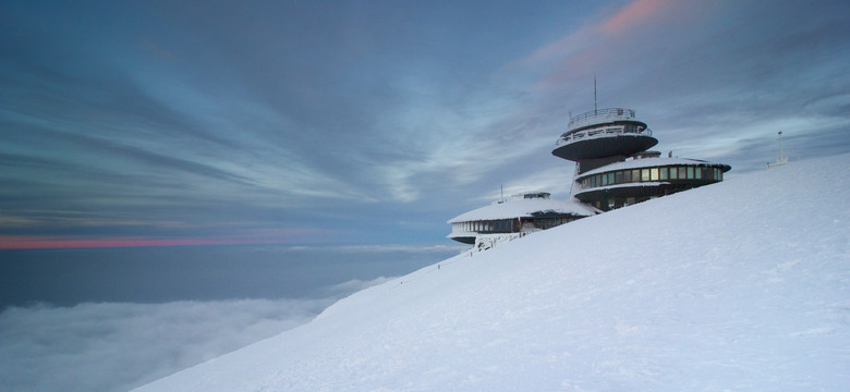 W Karkonoszach dobre warunki pogodowe. Na Śnieżce 30 cm śniegu