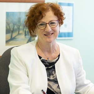 Dr. Gadó Klára