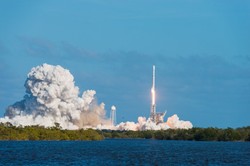 Najpotężniejsza rakieta na świecie Falcon Heavy od SpaceX znów w kosmosie. To misja dla Pentagonu