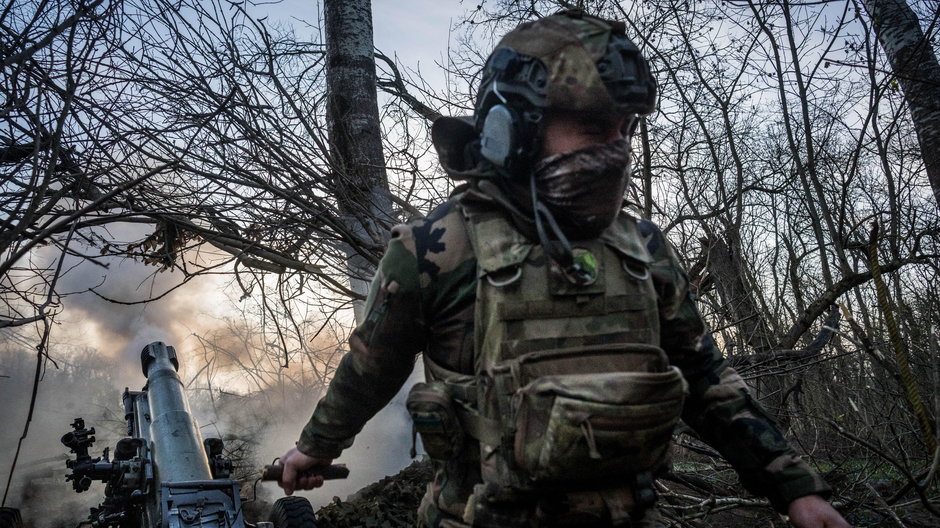 Ukraiński żołnierz na froncie w pobliżu Siewierska