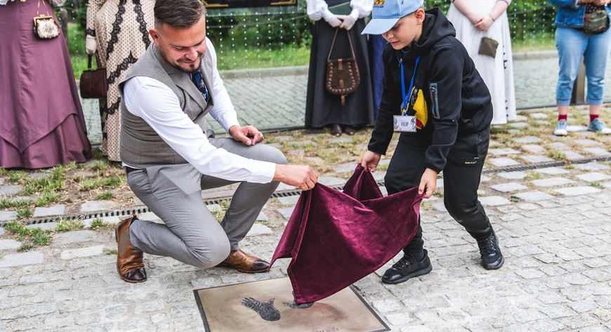 Odsłonięcie gwiazdy gorylicy Pussi