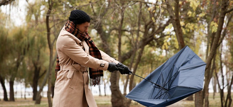 Nadchodzi załamanie pogody! Gwałtowne ochłodzenie, wiatr, niskie temperatury i przymrozki opanują Polskę. Kiedy dokładnie?