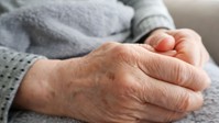 A demencia jelei a kezén is látszódhatnak – mire érdemes figyelni? című cikk nyitóképe