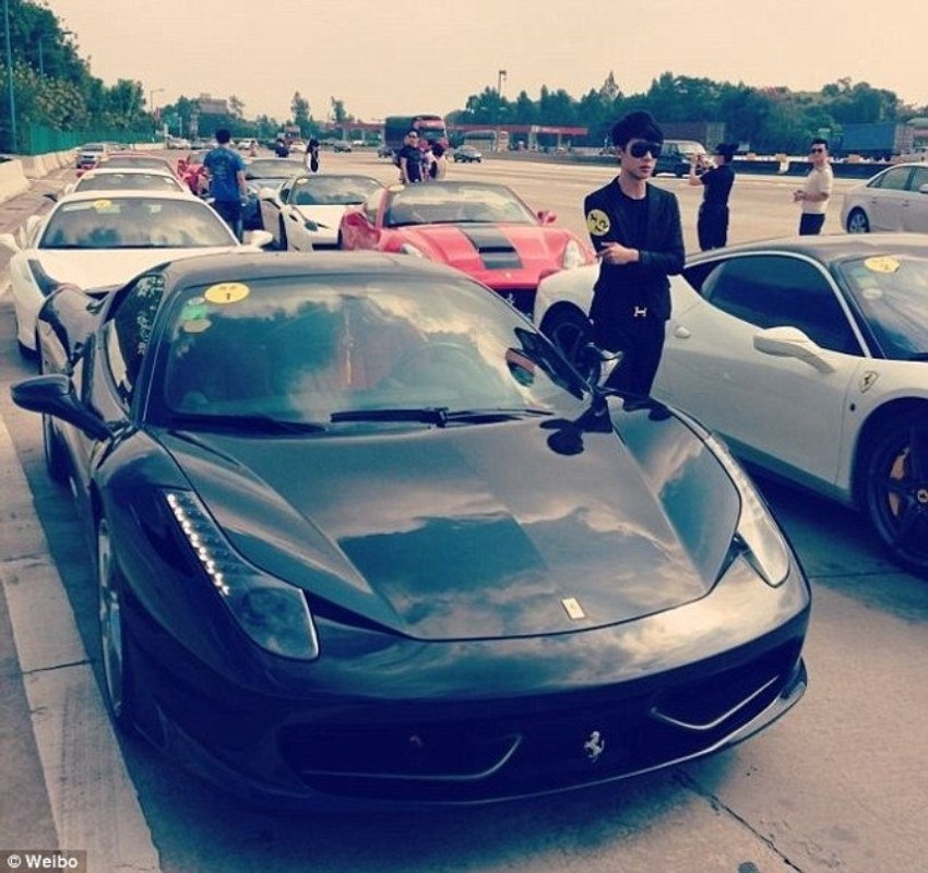 Mladi kineski superbogataši na društvenim mrežama postuju svoje fotografije pored ekstravagantnih superautomobila
