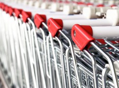 Ile się zarabia na kasie w Biedronce, Lidlu, Tesco? KONKRETNE DANE