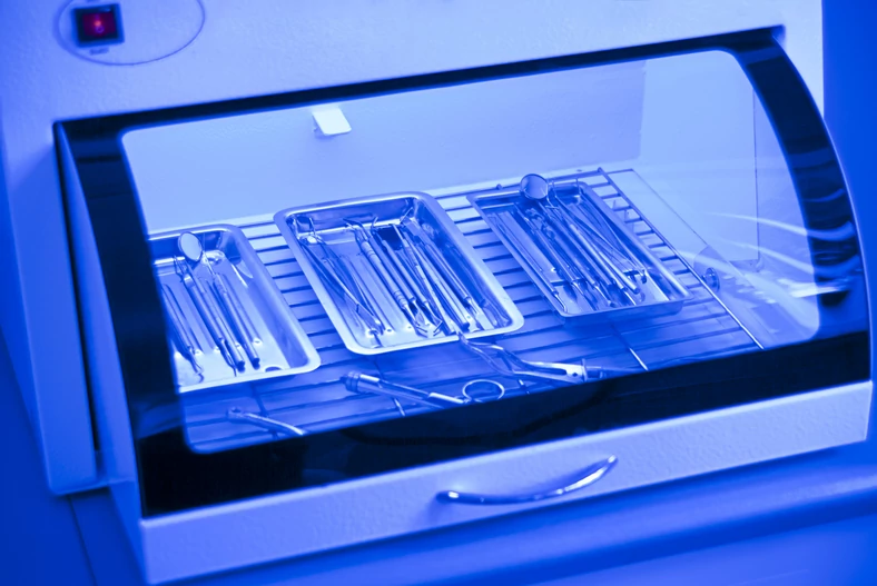 Ultrafiolet wykorzystywany jest m.in. przy dezynfekcji przyrządów w szpitalach i gabinetach dentystycznych