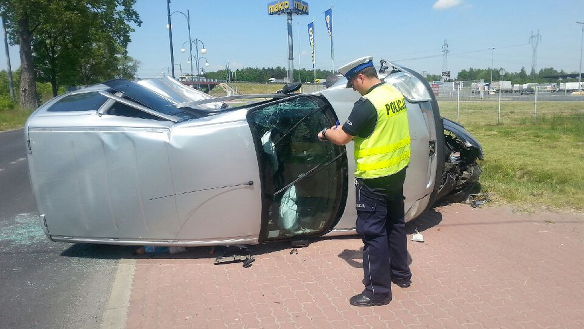 Do wypadku na ulicy Rudzkiej w Rzgowie doszło około 10 rano. Rannych zostało pięć osób, wśród nich jest niespełna dwuletnia dziewczynka. Wszystkich przewieziono do szpitali.
