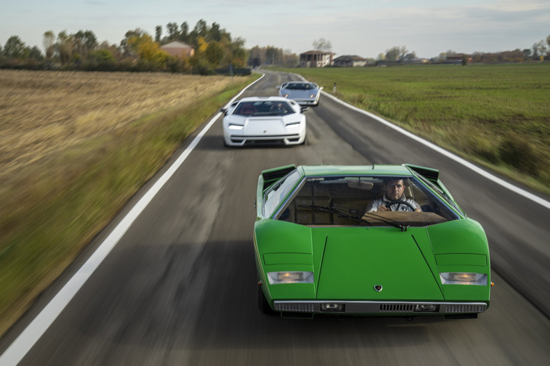 Lamborghini Countach LPI 800-4 rusza w drogę