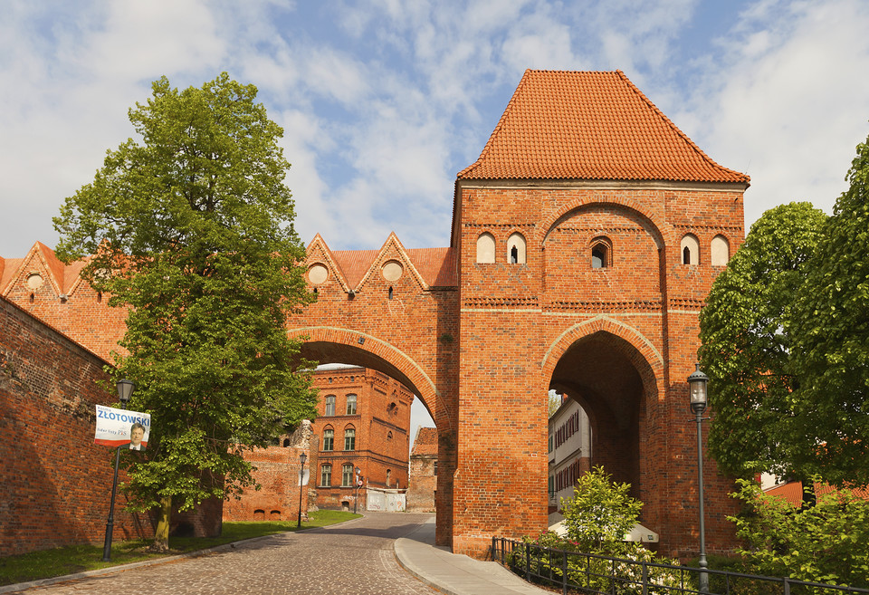 Toruń - gdanisko, wieża będąca pozostałością zamku krzyżackiego