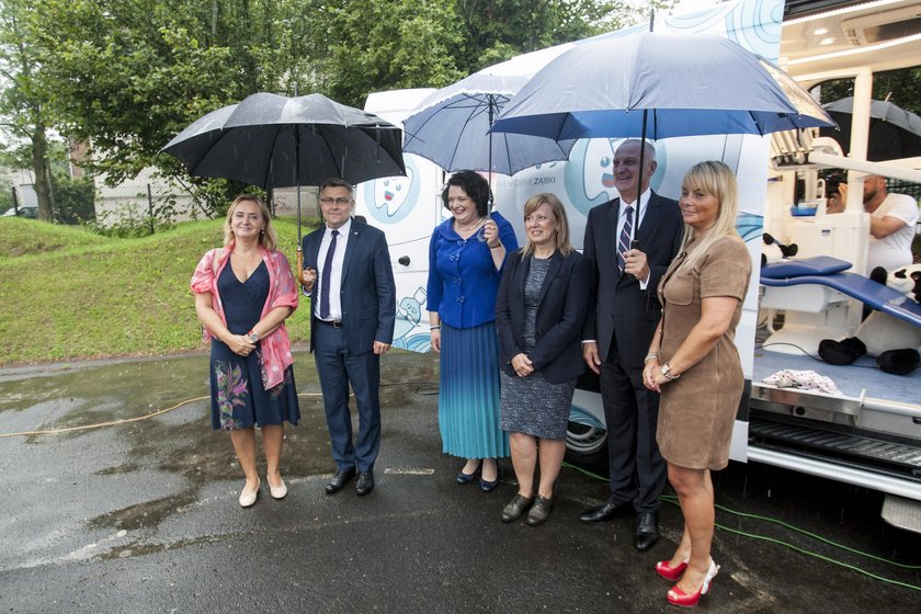 Katowice. Prezentacja dentobusu zakupionego przez rząd