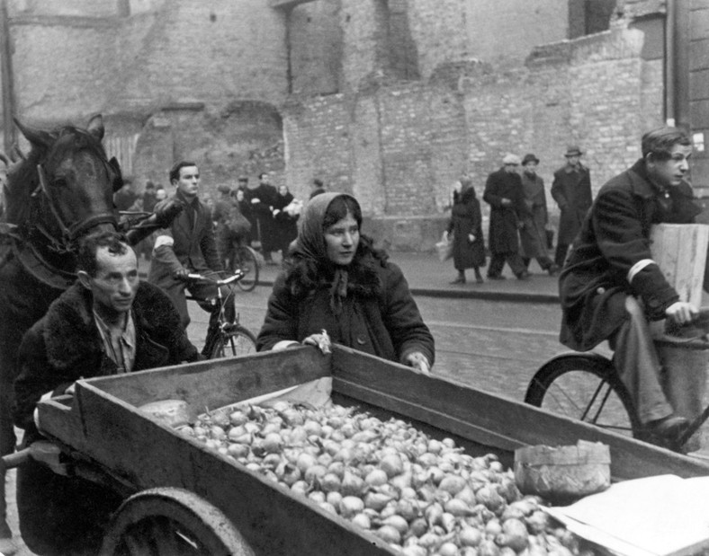 "W obliczu Zagłady. Żydzi Warszawy 1939-1943"