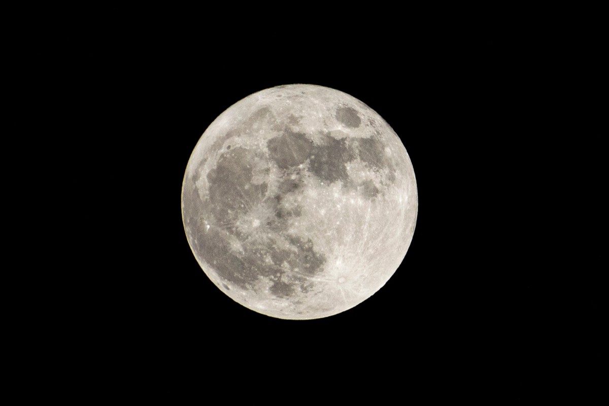 Chińska sonda Chang’e 6 przyniosła na Ziemię próbki skał z ciemnej strony Księżyca