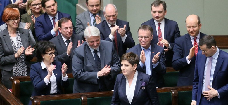 Rząd ściga Polaków o abonament, a sam (nie) płaci? "SE" prześwietla ministrów