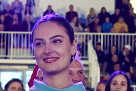 Prva dama Crne Gore u HALJINI u kakvoj je do sada NISMO VIDELI: Kada se MILENA pojavila ovakva, svi su zanemeli - nosila EKSCENTRIČNU toaletu u boji VINA, detalje na rukama je nemoguće ne primetiti