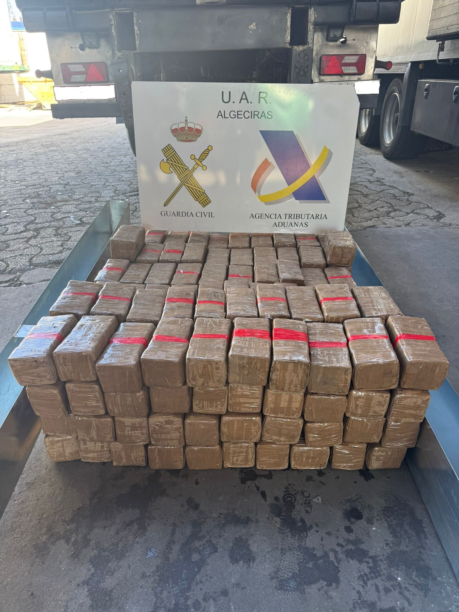 Puerto de Algeciras: Incautan más de 2 toneladas de hachís en 6 camiones