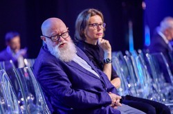 Prof. Jerzy Bralczyk miał wypadek. Powiedział, jak się czuje