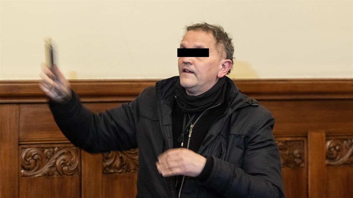 Były ksiądz nazwał Andrzeja Dudę "śmierdzielem", a Hołownię "chłystkiem". Teraz usłyszał wyrok