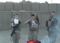 Żołnierze żegnają swoje Playboye z honorami [WIDEO]