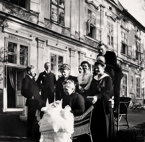 TAK MIESZKAŁA POLSKA ARYSTOKRACJA. Rezydencje w starej fotografii