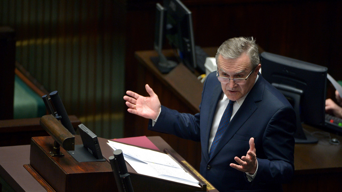 - Nie można było wydać tych pieniędzy na inne cele - mówił na posiedzeniu komisji kultury szef MKiDN Piotr Gliński, odnosząc się do zarzutu ws. zakupu kolekcji Czartoryskich. Komisja, która zajmowała się wnioskiem klubu PSL-UED o wotum nieufności wobec Glińskiego, zaopiniowała go negatywnie.