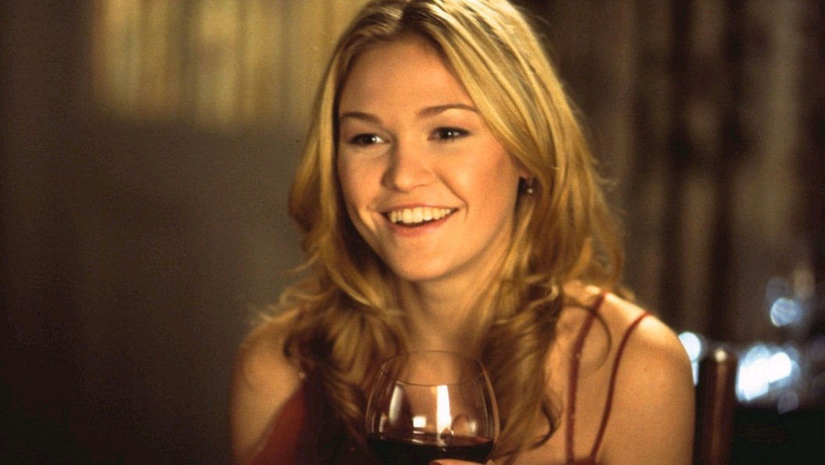 Julia Stiles zaprzeczyła spekulacjom jakoby to ona była przyczyną rozpadu małżeństwa Michaela C. Halla i Jennifer Carpenter.