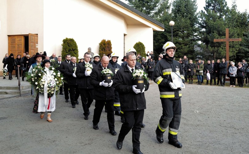 Pogrzeb ofiar wybuchu gazu, do którego doszło w domu jednorodzinnym w Szczyrku