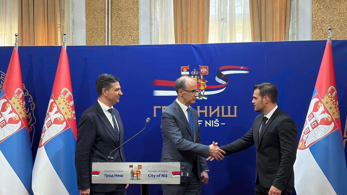 premijer Macut na otvaranju Kancelarije za komunikaciju gradjana sa Vladom u Nišu