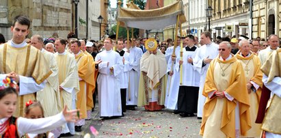 Procesja Bożego Ciała inna niż zwykle. Czy wierni wrócą do kościołów?