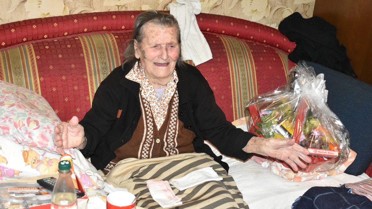 BAKA SLAVKA IZ ALEKSINCA PROSLAVILA 102. ROĐENDAN Za sve ove godine jednu stvar nikada nije promenila: Ovo je tajna njene dugovečnosti  Kép