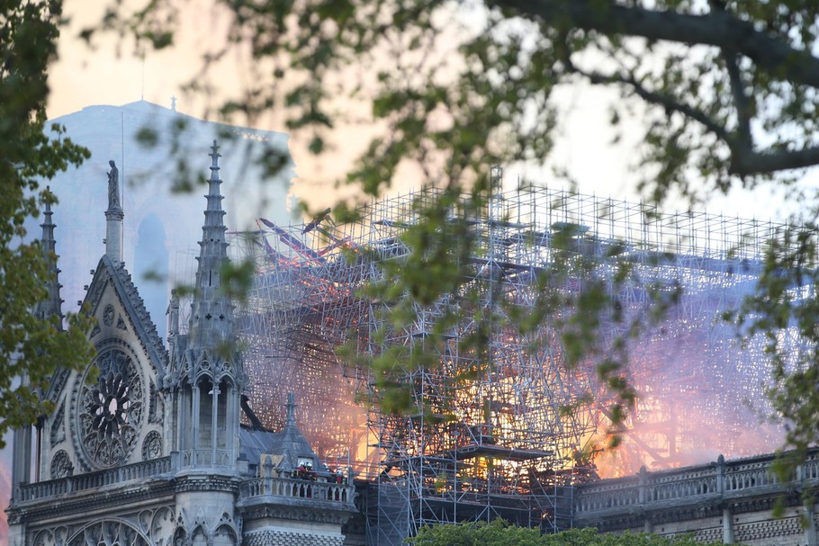 Pożar w katedrze Notre Dame wywołał ogromne poruszenie