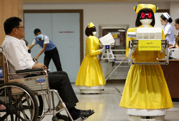 Mongkutwattana General Hospital w Tajlandii – roboty w pracy