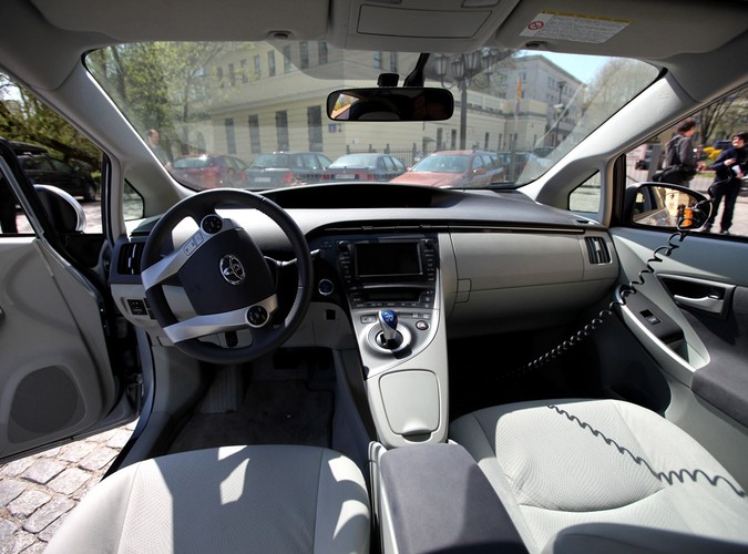 Hybrydowa Toyota na silniku elektrycznym przejedzie 20 km