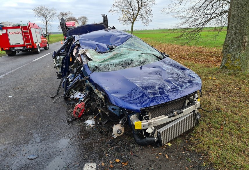 Peugeot dachował na DK22 fot. OSP Dobiegniew