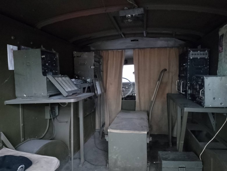 Wnętrze Dodge WC-54 Korpus Łączności (Signal Corps)