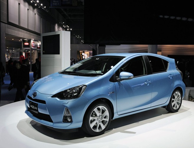 Toyota aqua w wersji produkcyjnej, czyli kompaktowy samochód hybrydowy