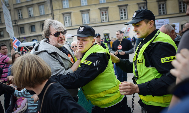 Manifestacja Osób Poszkodowanych Przez Banki. Frankowicze protestowali przed NBP i Pałacem Prezydenckim