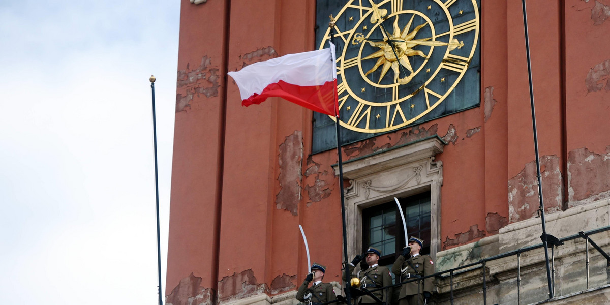 Pawłowicz oburzona flagą na Zamku Królewskim