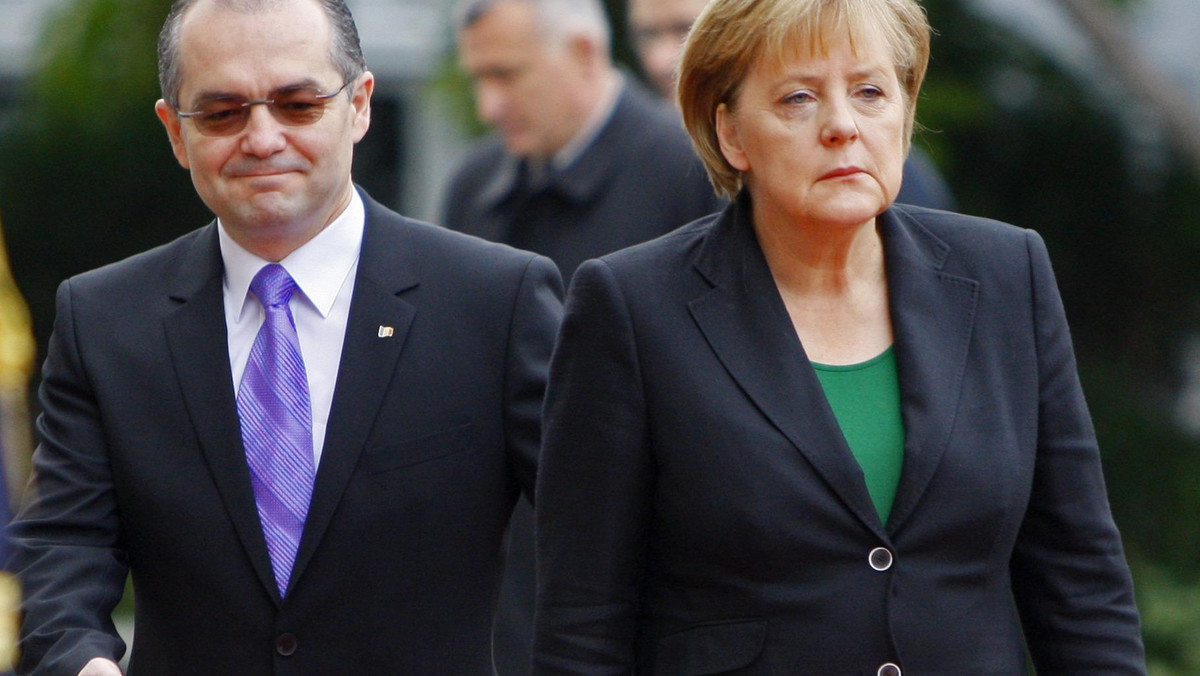 Kanclerz Niemiec Angela Merkel, przebywająca z wizytą w Rumunii, podkreślała potrzebę zapewnienia przez Bukareszt bezpieczeństwa prawnego niemieckim inwestorom. Rozmawiała też na temat rumuńskich planów przystąpienia do strefy Schengen.