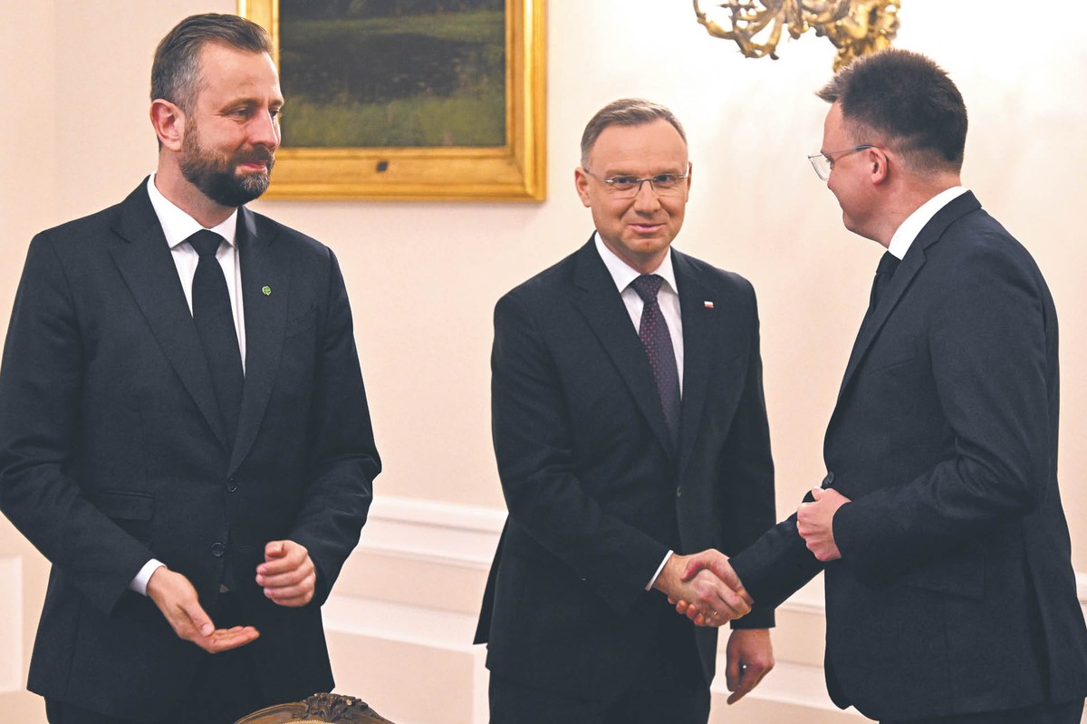 Liderzy Trzeciej Drogi Władysław Kosiniak-Kamysz i Szymon Hołownia uczestniczyli wczoraj w konsultacjach dotyczących utworzenia nowego rządu u Prezydenta RP Andrzeja Dudy