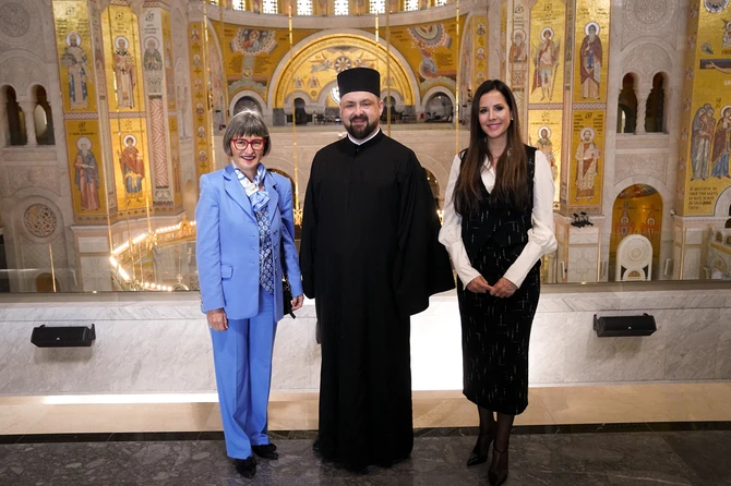 Tamara Vučić sa Karolin Parmelan u Hramu Svetog Save u Beogradu