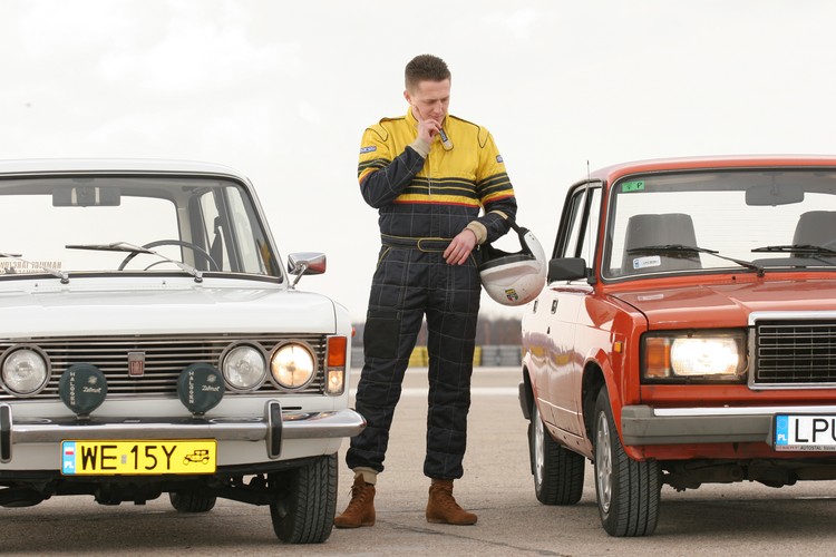 Jak przedstawia się porównanie fiata z ładą?