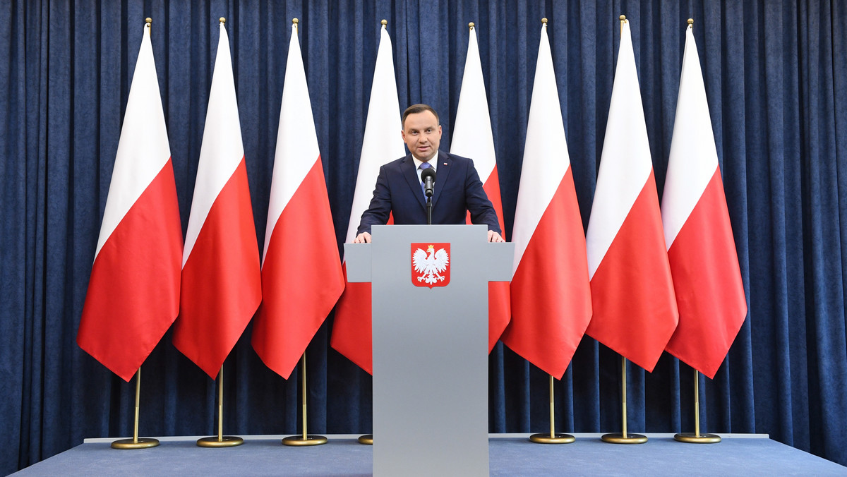 Andrzej Duda złożył dziś Polakom wielkanocne życzenia. - Spokojnych świąt wielkanocnych, które budują wspólnotę - zarówno rodzinną, jak i polską - powiedział prezydent.